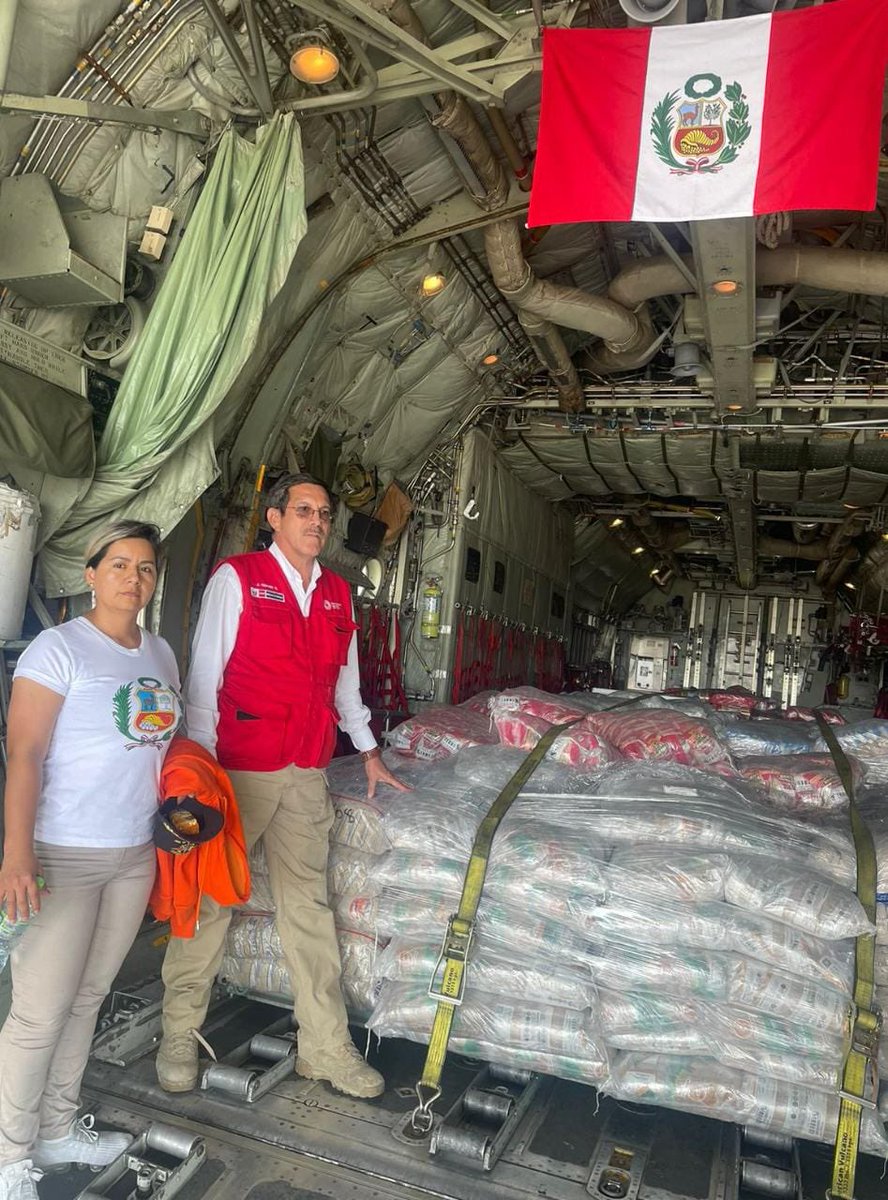 Taniaramirezga2's tweet photo. En los distritos de Pacora e Illimo en Lambayeque hemos supervisado la entrega de 13 toneladas de alimentos para los damnificados. @MindefPeru encabezado por el Ministro Jorge Chávez Cresta cuenta con experiencia en atender estas emergencia, de ahí la pronta respuesta. https://t.co/fjM9H4c2Dy