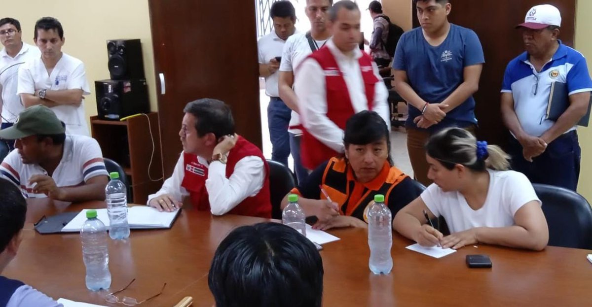 Taniaramirezga2's tweet photo. En los distritos de Pacora e Illimo en Lambayeque hemos supervisado la entrega de 13 toneladas de alimentos para los damnificados. @MindefPeru encabezado por el Ministro Jorge Chávez Cresta cuenta con experiencia en atender estas emergencia, de ahí la pronta respuesta. https://t.co/fjM9H4c2Dy