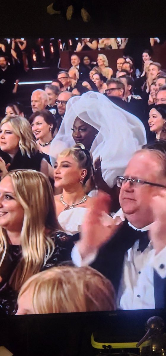 SibylSantiago's tweet photo. I feel sorry for whoever is behind her.... 😜

#Oscars #Oscars2023 
@TheAcademy https://t.co/8sldKZHnSr
