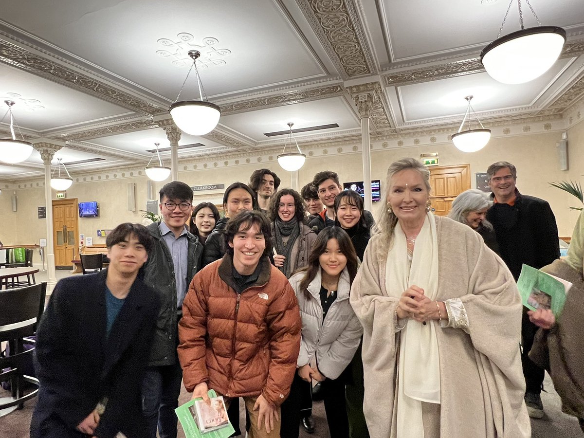 We had a great time at the Mozart concert! Thank you to @rpoonline and <a href="/SBibelle/">Elizabeth Sombart</a> for their beautiful performances, and to <a href="/johnsuchet1/">John Suchet</a> for his insightful introduction to both concertos. After the show, we were lucky enough to snap a photo with Elizabeth Sombert!