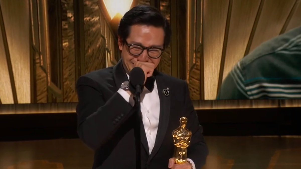 “Dreams are something you have to believe in. I almost gave up on mine. To all of you out there…please keep your dreams alive.” — Ke Huy Quan #Oscars
