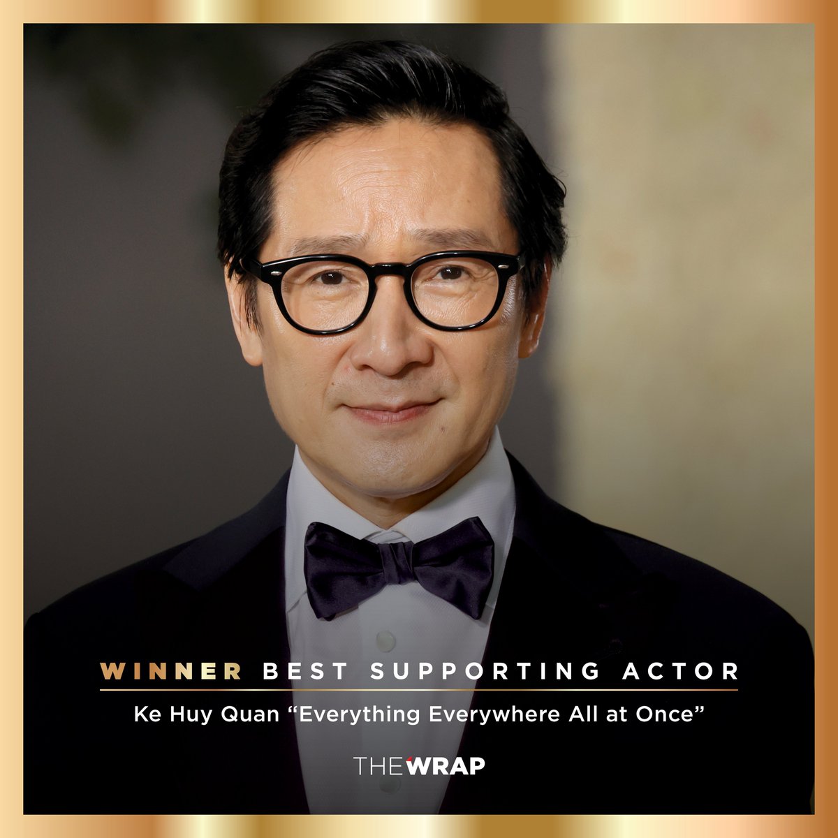TheWrap's tweet photo. The #Oscar for Best Supporting Actor goes to Ke Huy Quan in “Everything Everywhere All at Once." He is the first Asian winner for Supporting Actor since Haing Ngor in 1985.

Winners List ⭐️https://t.co/Nrx7Ckds2K https://t.co/mDmAwQJJ6R
