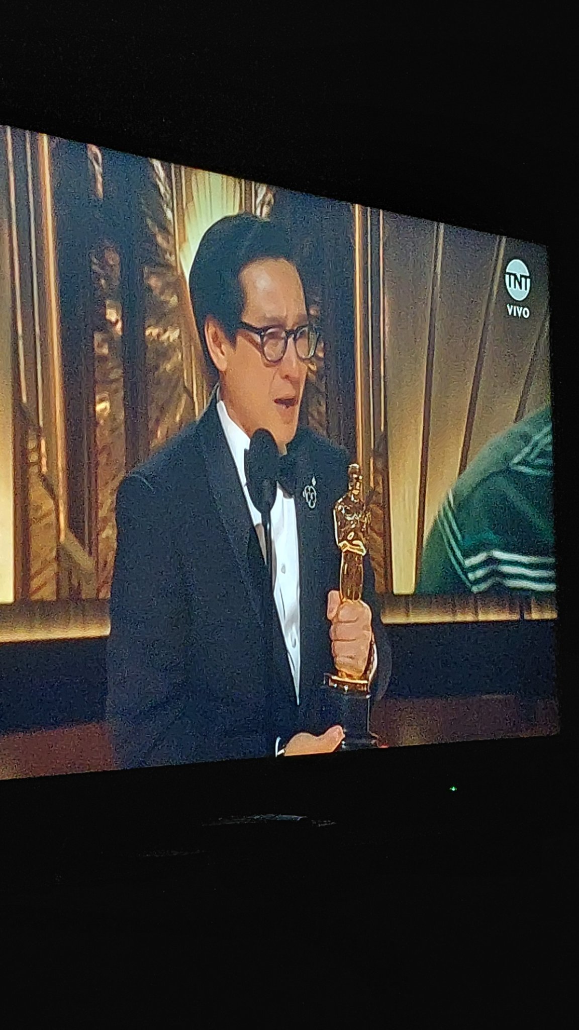 FUCK YEAH KE HUY QUAN!!! #Oscars https://t.co/Kv5xlybPuQ