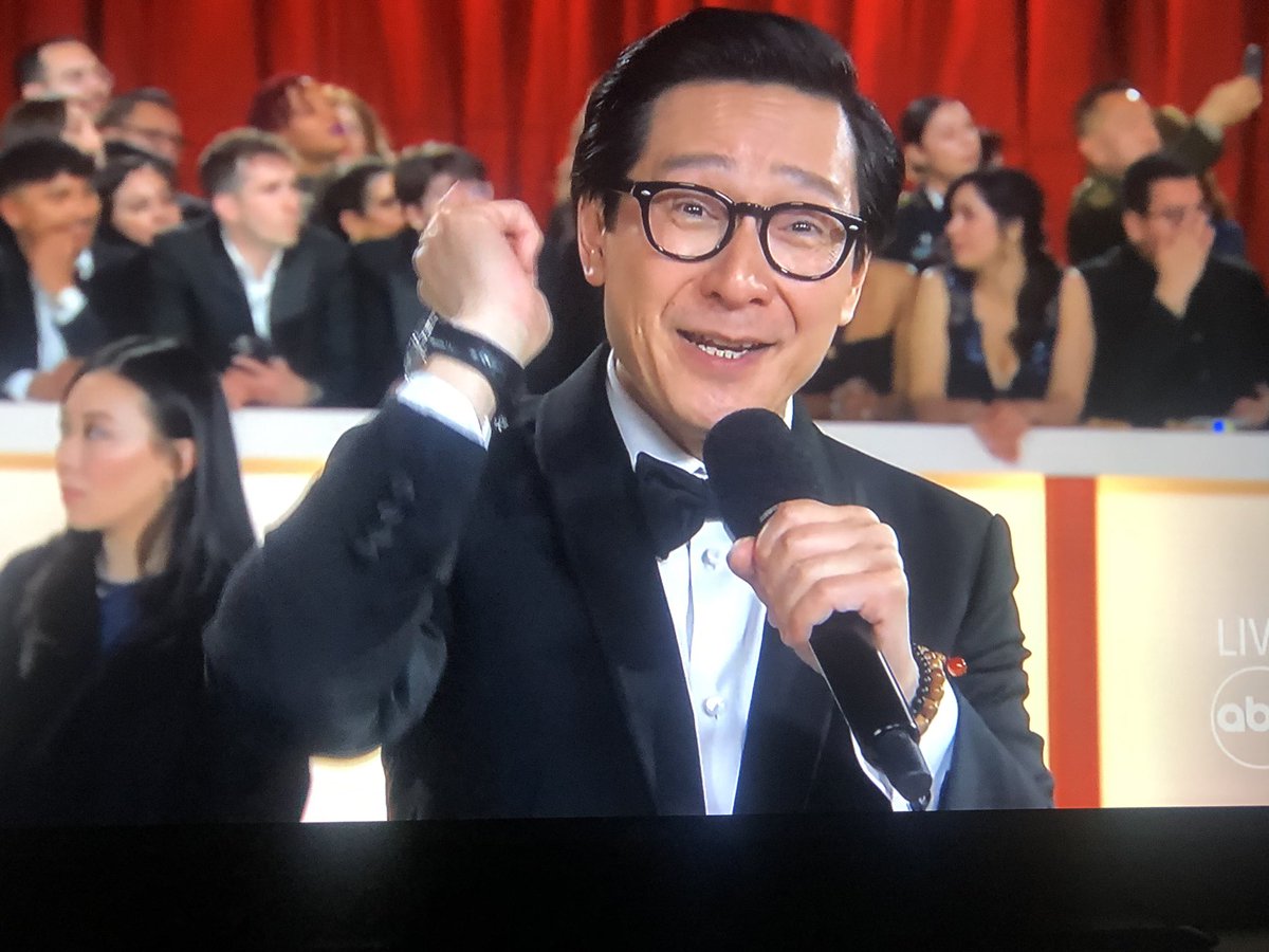 ReelHeART's tweet image. 🏆 Best Supporting #Actor Goes To 🏆 Ke Huy Quan
#EverythingEverywhereAllAtOnce #ChineseAmerican 

#AcceptanceSpeech Message is Mom. I just Won an Oscar!

#Oscar 
#Oscars 
#Oscars95 
#Oscars2023 
#AcademyAwards 
#AndTheOscarGoesTo 
#DaylightSavingTime 
#SetLife #ActorsLife 🎭🎬🎭