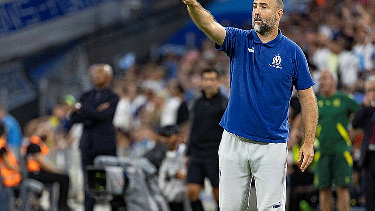 SFCOM22's tweet photo. ENCORE CE SOIR 

ENCORE AU VÉLODROME 

QU'ATTENDEZ- VOUS ENCORE POUR COMPRENDRE ??? 

@OM_Espanol 
@OM_Officiel 
@OMLaProvence 
@OM_English https://t.co/Im6qdrbLEM