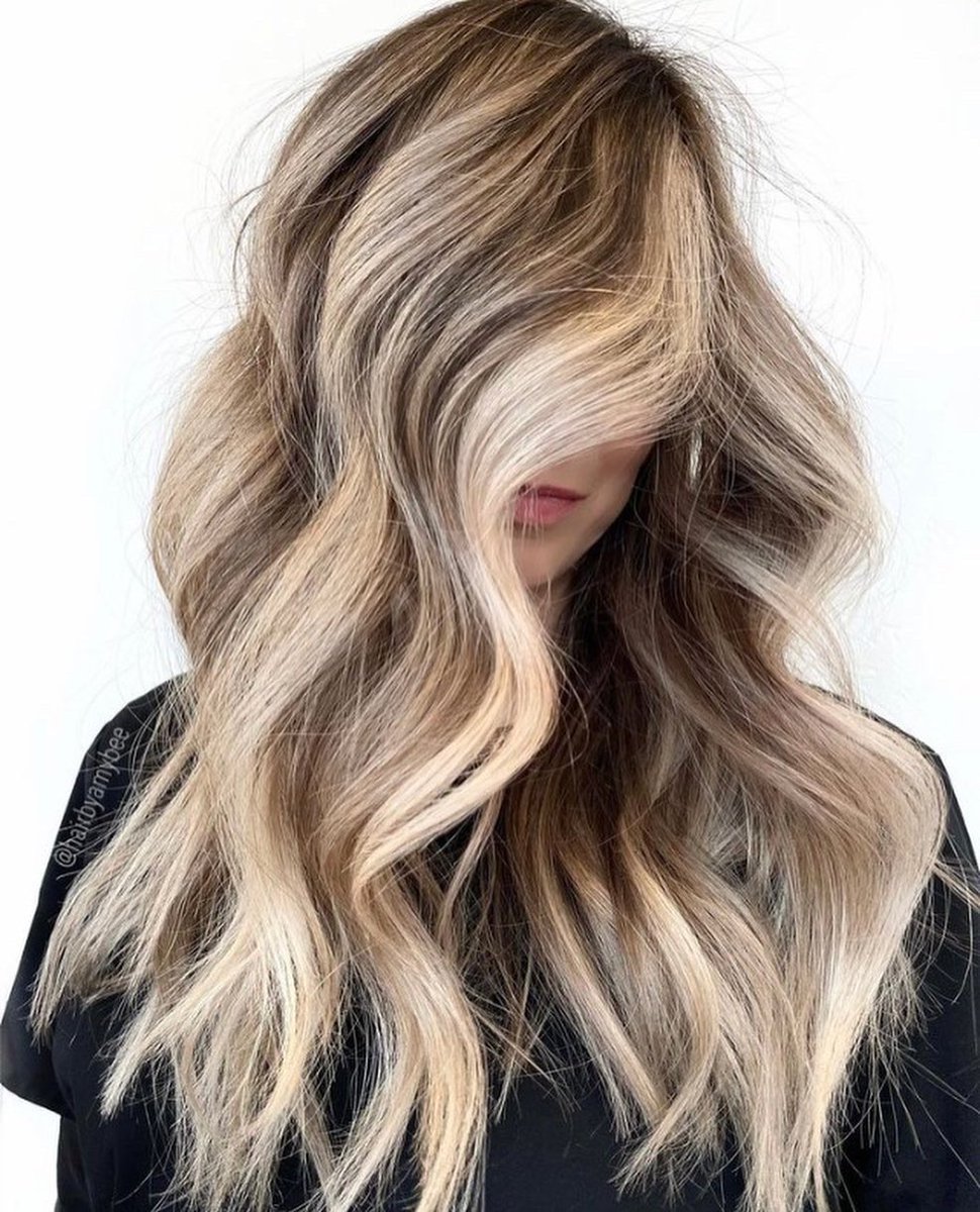 Take inspiration from this lived-in blonde.☀️ Painted with <a href="/framar/">Framar</a> tools.