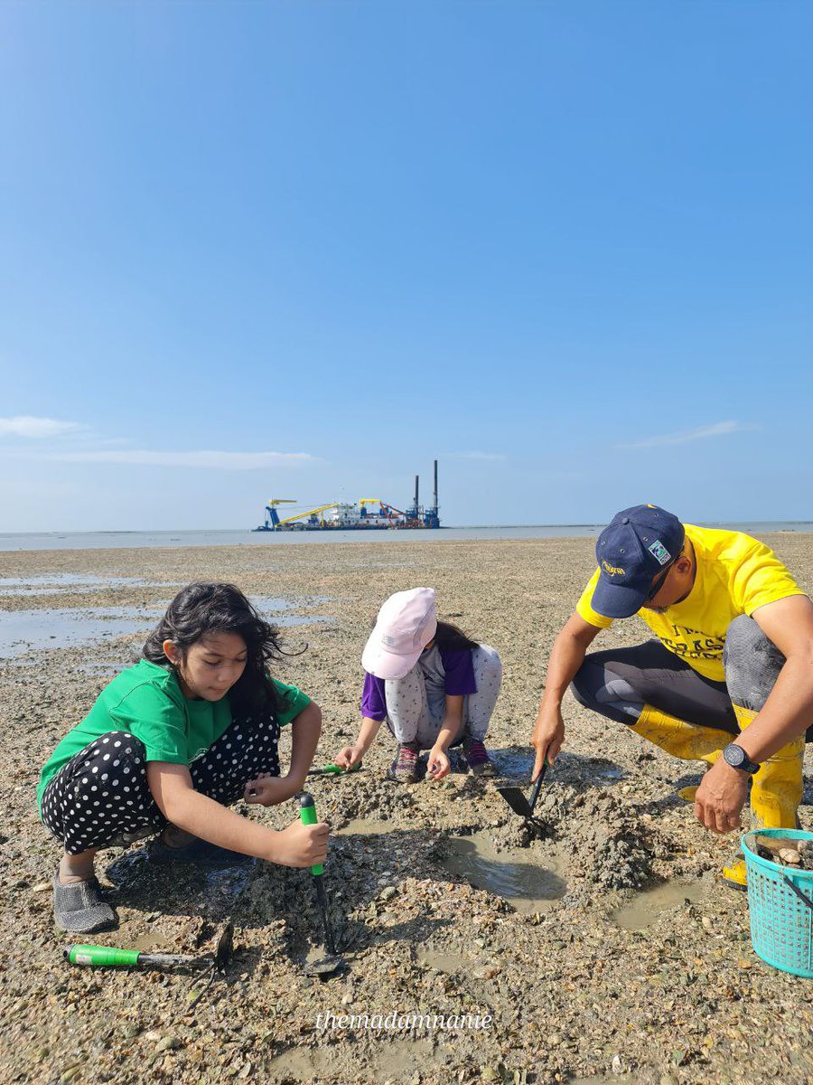 TrashHeroPerlis's tweet photo. #107 Trash Hero Perlis Cleanup @ Pulau Ketam, Kuala Perlis
12/3/2023 (Ahad) seramai 7 orang termasuk 2 kanak-kanak berjaya mengutip sebanyak 3.7kg sampah dalam masa yang sama mereka juga mengutip siput. HERO2 kali ini terdiri daripada Trash Hero sendiri. https://t.co/Re2eEO6Q24