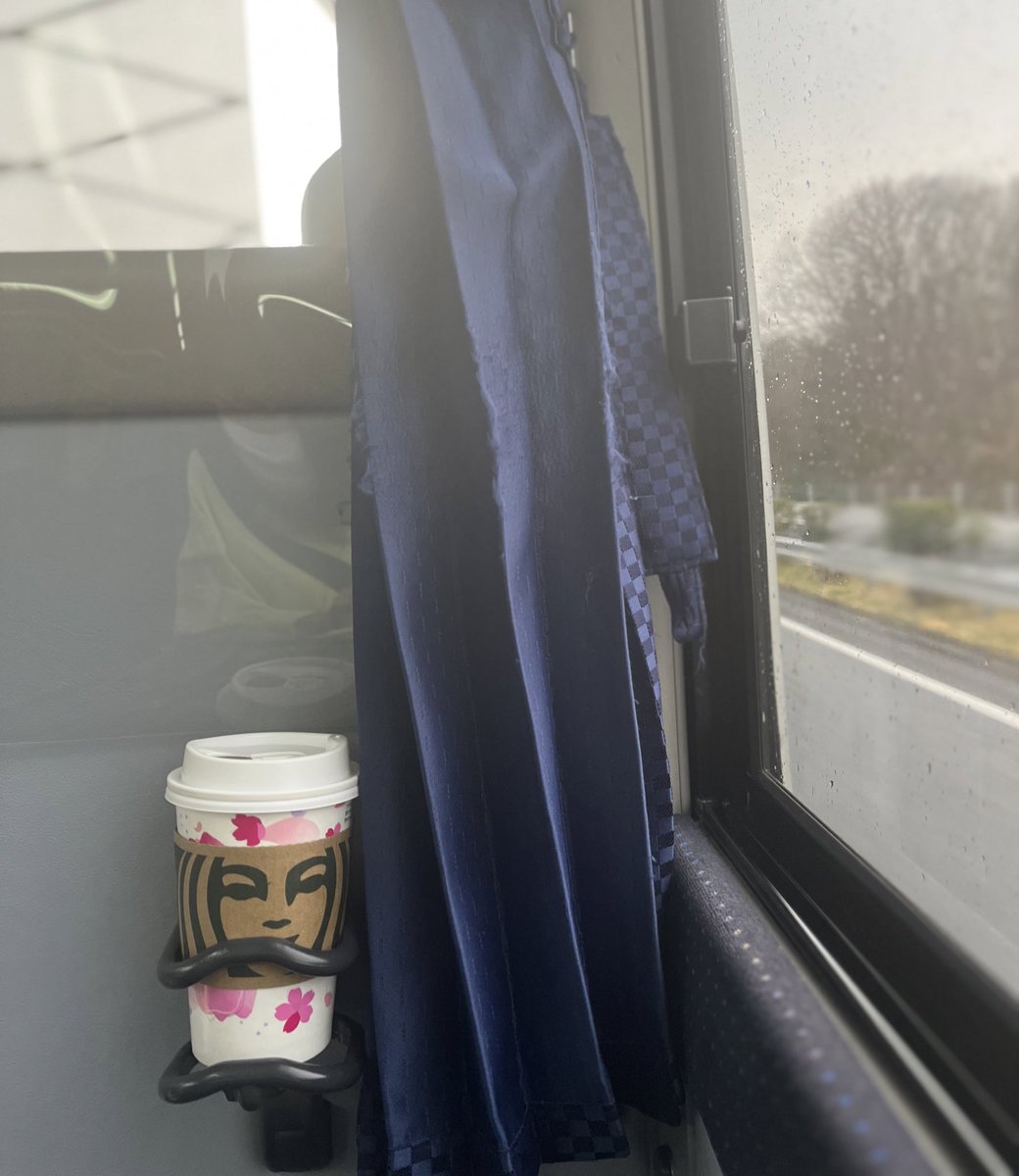 おはよ〜！
今日から #マスク 外してよいみたいですがつけてます＾＾新型コロナウイルスの流行は４年目？に入りましたが昔から体が強くここ数年風邪すら引いていないのですが予防は続けたいな♡
あっ。朝 #スタバ  で🧇買ったらコーヒーのサイズアップ無料でした✨
#撮影 ＆ #イベント 行ってきます♪