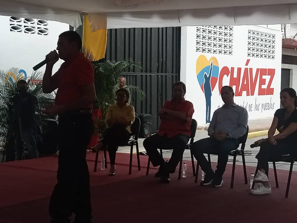 Unefa_Barinas's tweet photo. En la reinauguración de la Casa Mamá Rosa se realizó el Conversatorio Chávez Pasión, Llano y Cultura con la asistencia de UNEFA Extensión Sabaneta #NúcleoBarinas, MSc. Jorge Arreaza, Presidenta de Misión Venezuela Bella, G/J Jesús Suárez, Prof. Adán Coromoto u otras autoridades https://t.co/I7fIEuB5LD