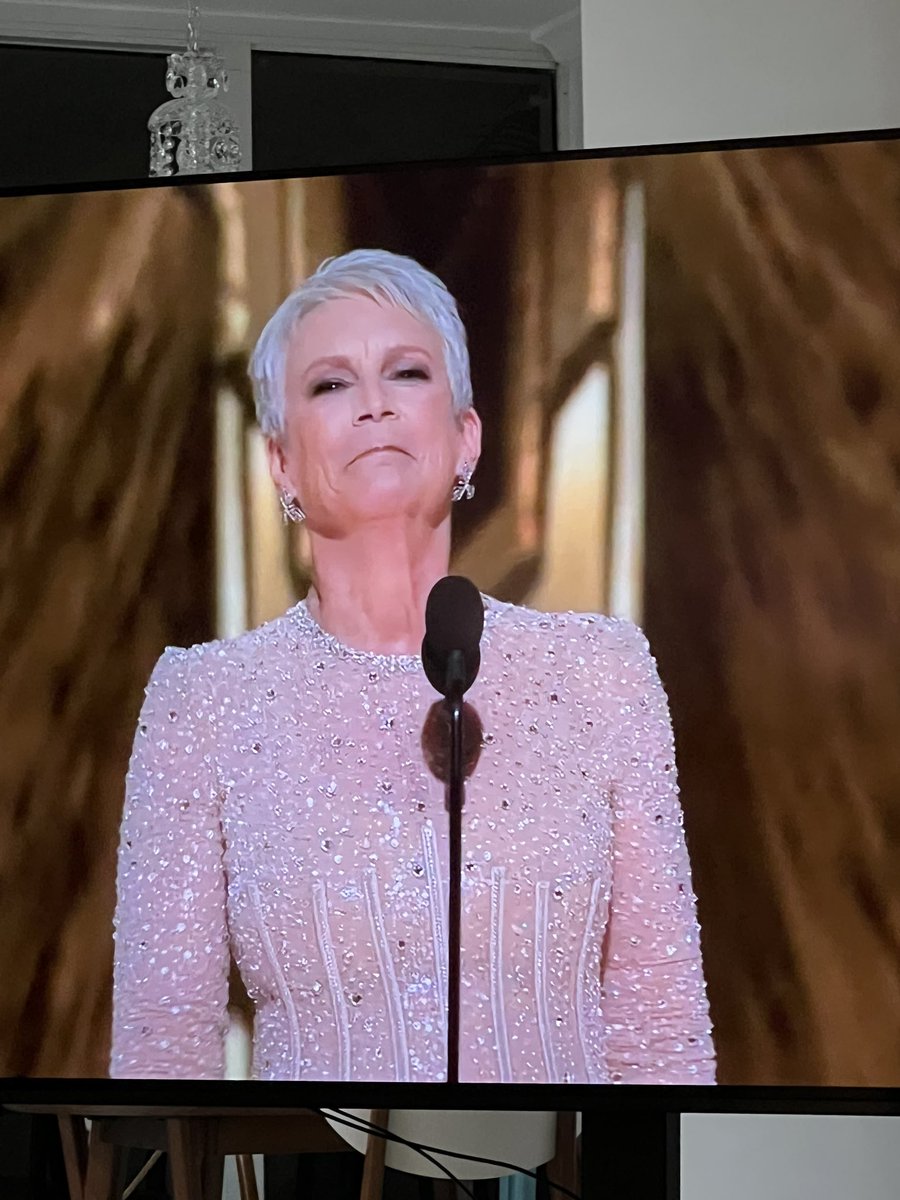 ElGeorgeHarris's tweet photo. Muy merecido. #Oscar2023 https://t.co/wNfDhMFnVv