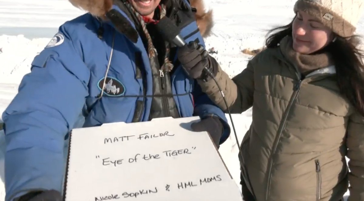 #MatthewFailor and his @igivearod pizza!!
#MusherTwitter #Iditarod51