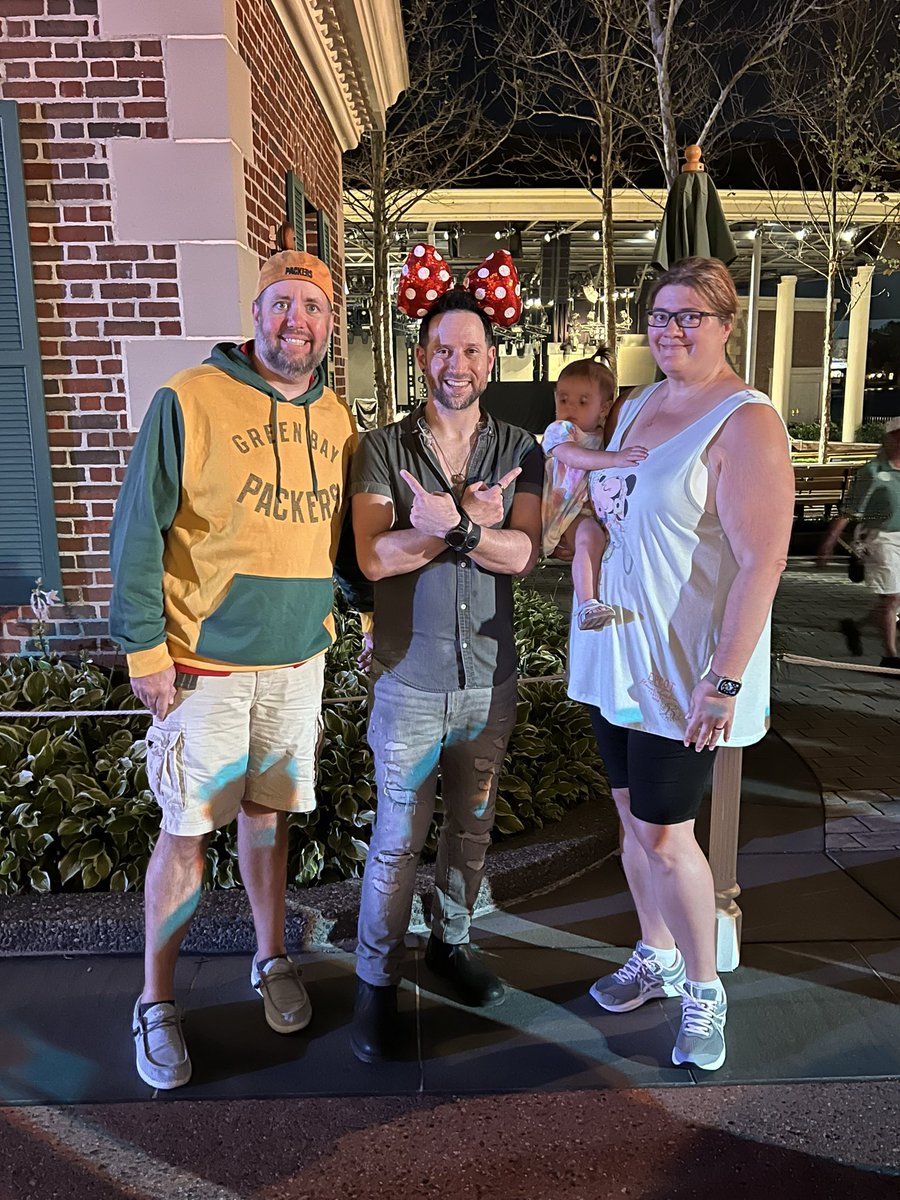 cowamj04's tweet photo. So much fun with @bumble_fan  and @smashmouth  #smashmouse https://t.co/I9DGtrTGrZ