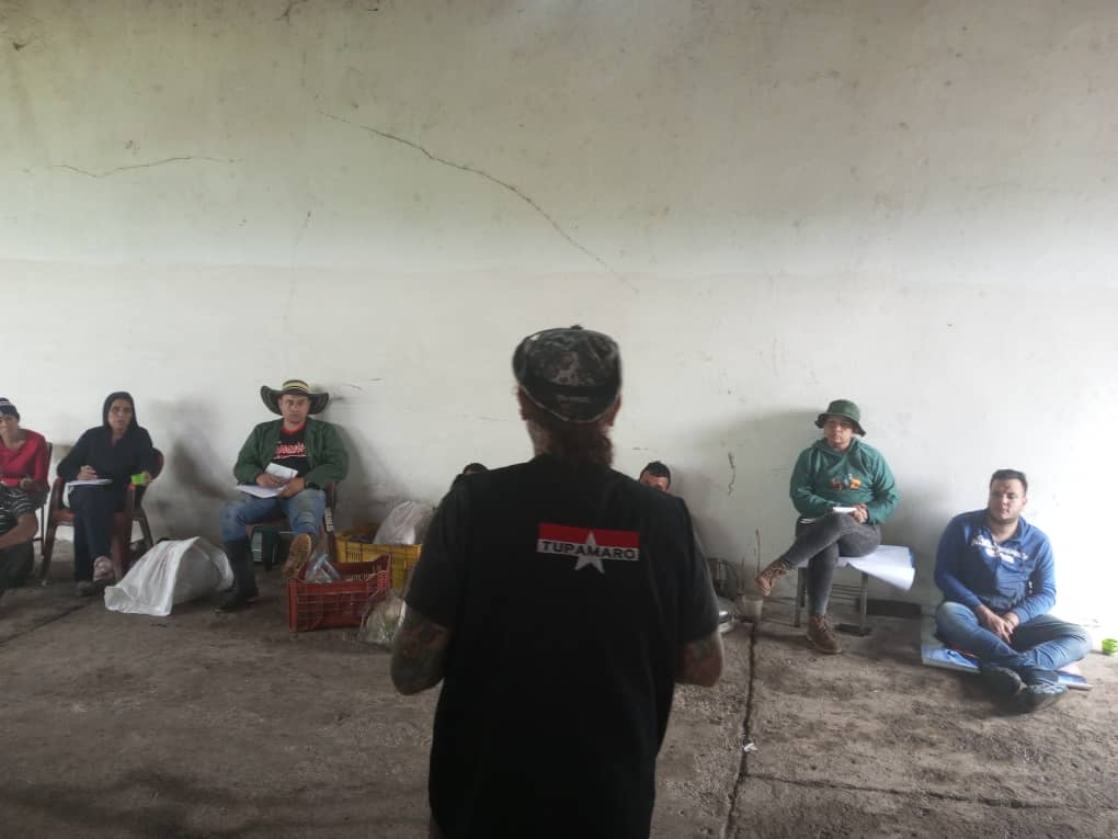 "Estudiar no significa desligarse del trabajo productivo, es necesario organizar la formación bajo el método de trabajo y estudio" Desde el Edo Trujillo realizamos encuentro de formación y recuperación de espacios para la producción. 
🔴⚫ VENCEREMOS..
#ComunaYProducción