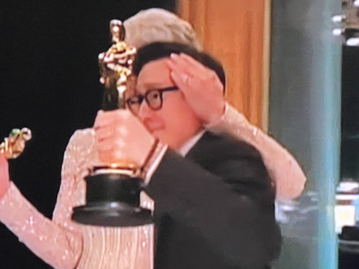 SusanaMoscatel's tweet photo. Esto es de lo que se trata todo este desmadre. Simplemente esto!!! ❤️❤️❤️ @Oscar2023 #JaimeLeeCurtis #KeHuyQuan https://t.co/zs6YT91vOl
