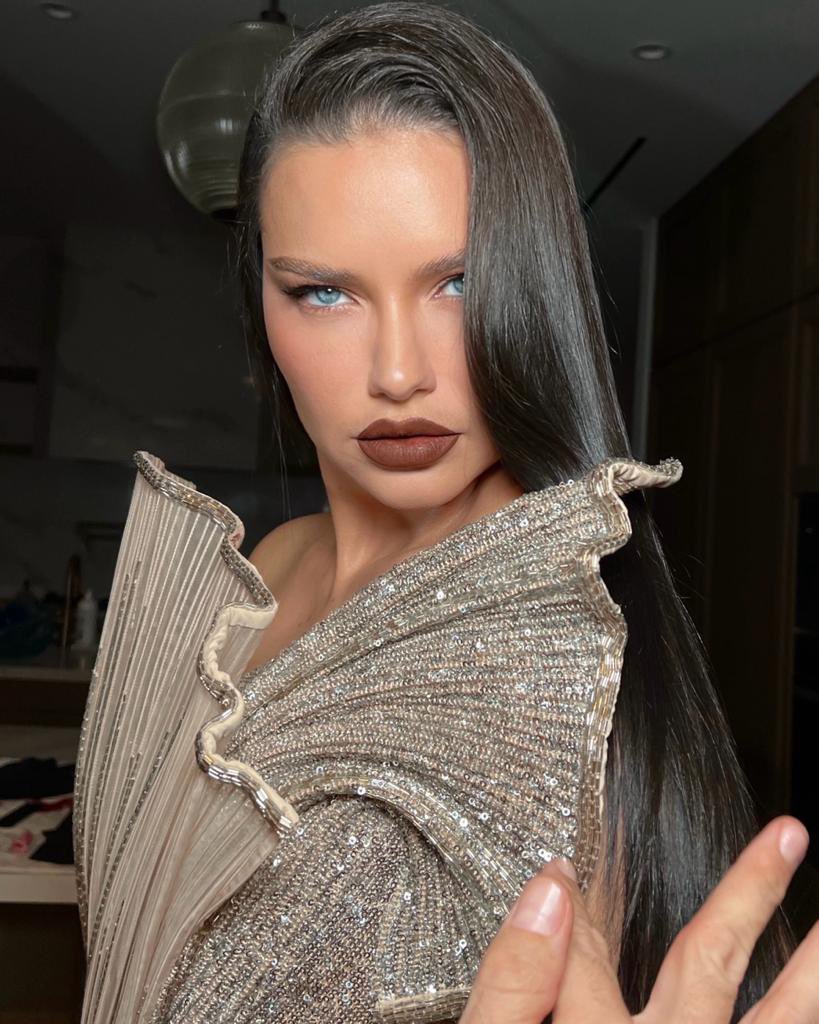 Adriana Lima (@adrianalima) on Twitter photo 🔥And just like that…. She’s back🔥 makeup: <a href="/patricktabeauty/">Patrick Ta Beauty</a> 🔥 hair: <a href="/giannetos/">dimitrishair</a> 🔥 styling: @stylememaeve 🔥 🔥And just like that…. She’s back🔥 makeup: <a href="/patricktabeauty/">Patrick Ta Beauty</a> 🔥 hair: <a href="/giannetos/">dimitrishair</a> 🔥 styling: @stylememaeve 🔥