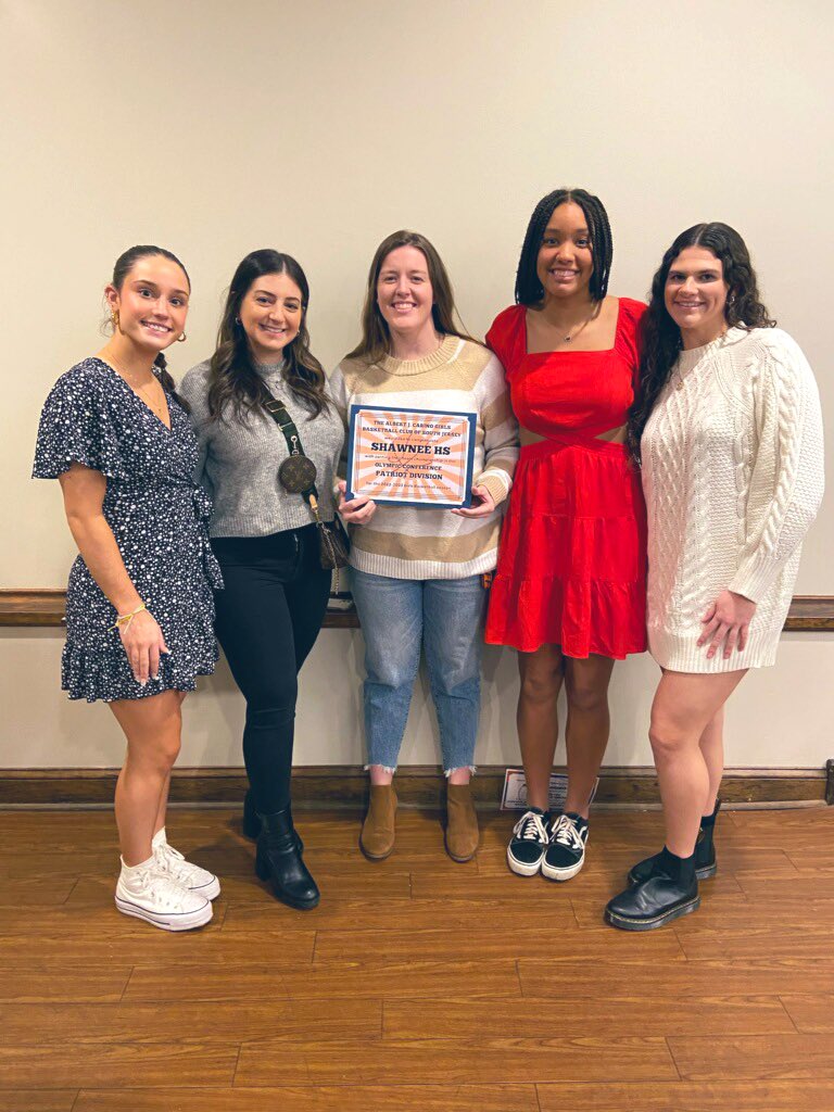 So incredibly proud of these 3🥹 Congrats on all the amazing accomplishments over the last 4 years 💙 Shawnee basketball will miss you!!