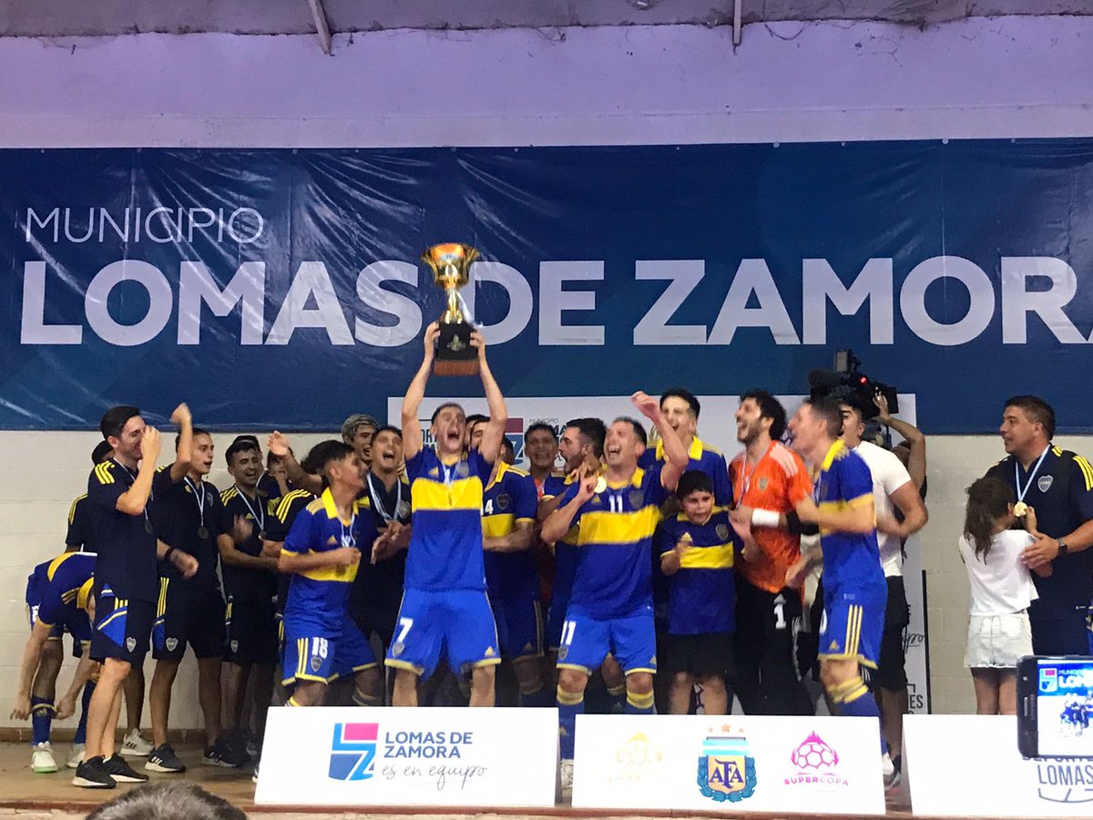 pasionfutsal's tweet photo. #SupercopaFutsal🇦🇷 | Masculino | ¡@BocaFutsal se consagra bicampeón!
El "Xeneize" obtuvo nuevamente el título y festeja en el inicio de la temporada 2023. https://t.co/bGRQLmBkDM