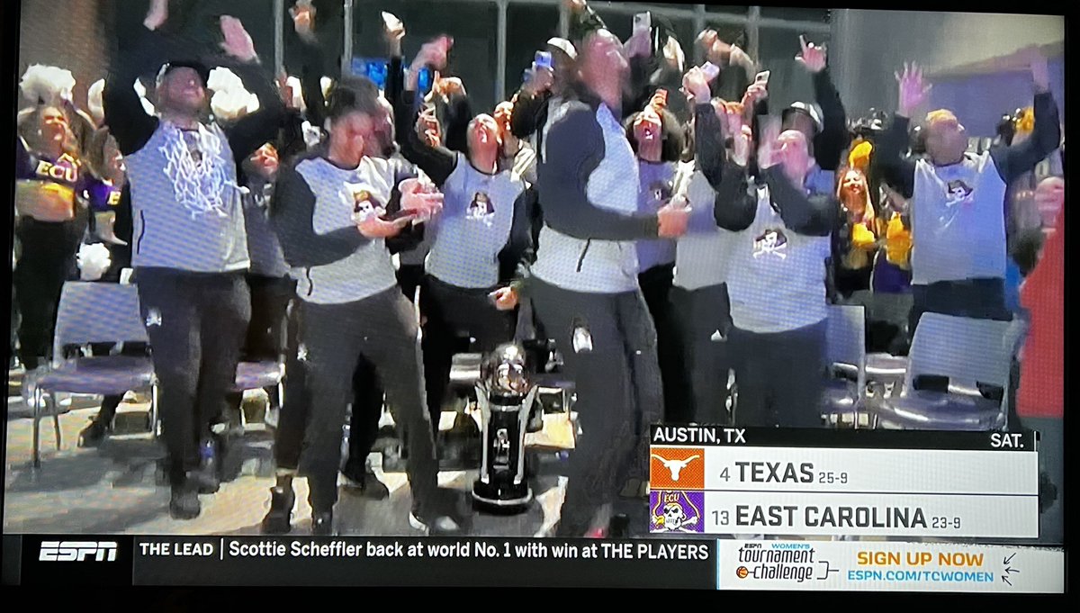 cmoore82LAM's tweet photo. Love to see this! Congrats @ECUWBB! Now time to shock the world! #PirateNation #WeDancing https://t.co/tY35gtNyZX