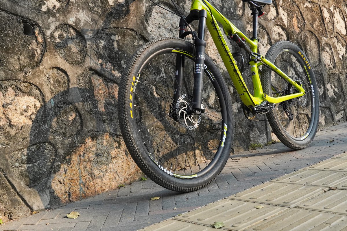 CorkiCycles's tweet photo. No time is misused when spent on two wheels ✔👌

Check out @Corkicycleco for components ⚙️

#Corkicycles #bikemount #pedals #bikepedals #wheelset #wheel #skewers #ridehard #mtbphotos #mtbphotography #mtbphotooftheday #mtbstyle #mtbmeme #gnartec https://t.co/y8f98NO38j