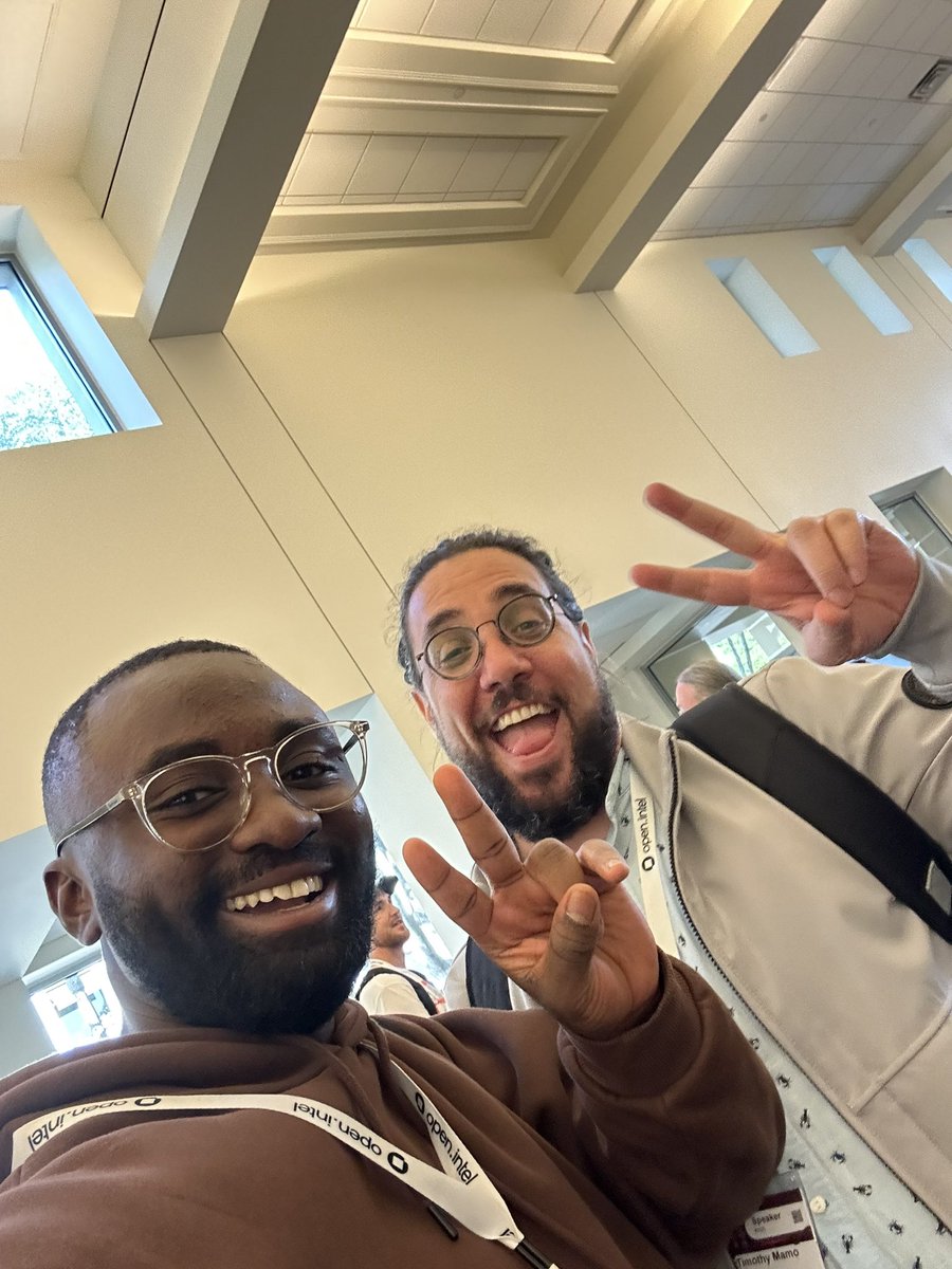 Got to meet up with @timothy_mamo 🥳✨

Thanks for the intro @doniacld, you rock 🥳

#scale20x #linux