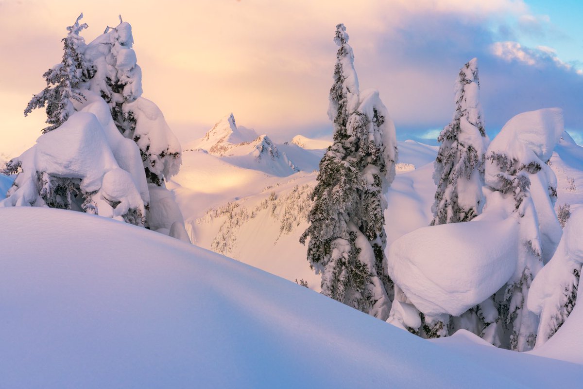 Beeeaautiful morning to be out in the North Cascades!! 

#washington #wawx #mountbaker