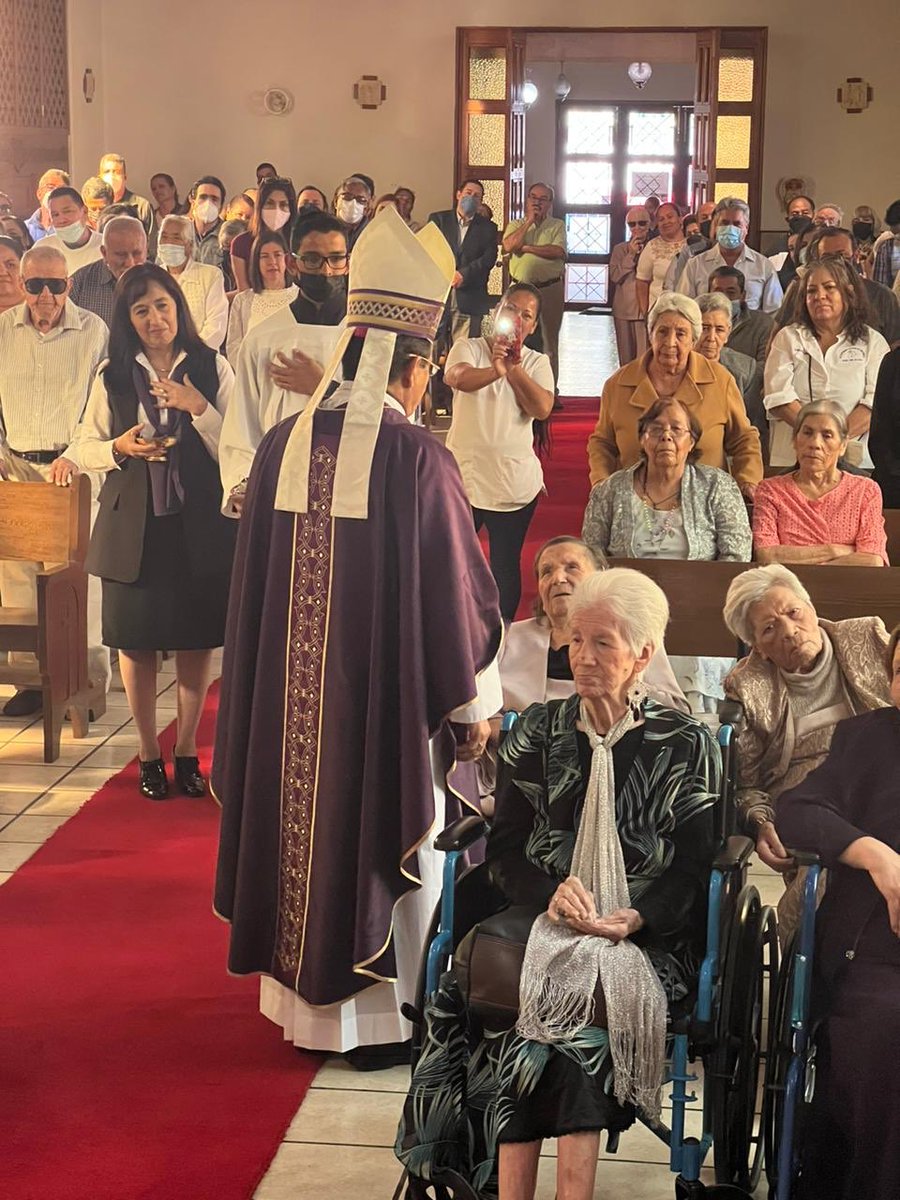 eqmisionero's tweet photo. Hoy en Casa para Hermanos y hermanas de la tercera edad en Durango,celebramos la Santa Eucaristía y la Unción de los enfermos.  Dios les fortalezca en su salud y en su fe. Gracias a hermanas Oblatas de San José,a su patronato y a P.Diego, su Capellán,por el amor que les comparten https://t.co/YYsK4dtlyq