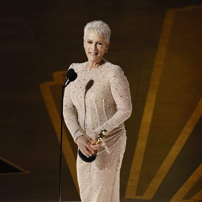ARSNewsTweets's tweet photo. #Oscars2023: Jaime Lee Curtis wins the Academy Award for best supporting actress for her role in 'Everything Everywhere All at Once.'

(📷: Etienne Laurent, EPA-EFE) https://t.co/cE0qmowIIu