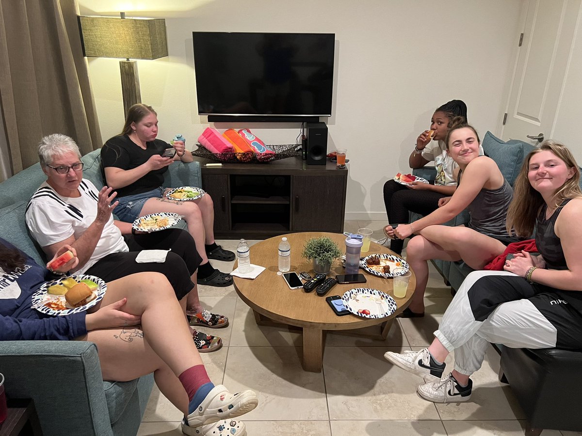 RCSball's tweet image. Thank you to the Millard &amp;amp; Bauer Families for hosting our team dinner tonight, we really appreciate you!!! 🫶🏻🥎 #Team42 #TheSpringGames