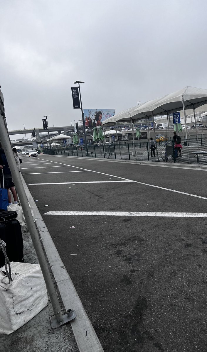 Oscar’s TONIGHT… just touch down LA #makeupartist #entrepreneurlife #mypassion #BoldandBeautifilul