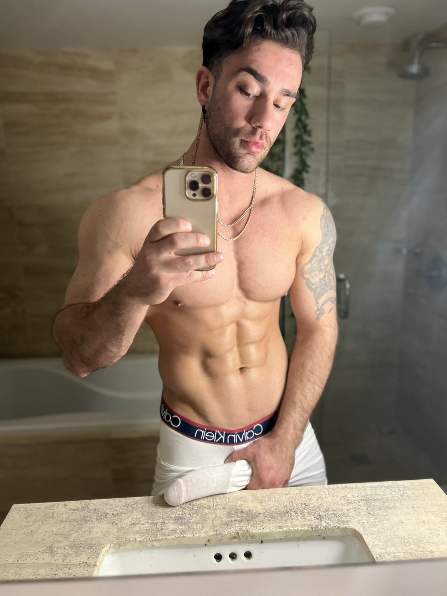 skylerflexes webcam videos on CumCams free