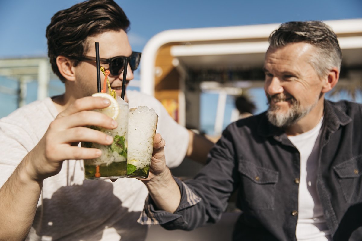 #VOORBEELD | Met een pauzeperiode in je alcoholgebruik stel je een voorbeeld aan jongeren. 50% van de deelnemers heeft het gevoel dat ook echt te hebben gedaan. Ook jongeren merken dit op, zo bleek uit onderzoek. Meer informatie vind je op ikpas.nl.