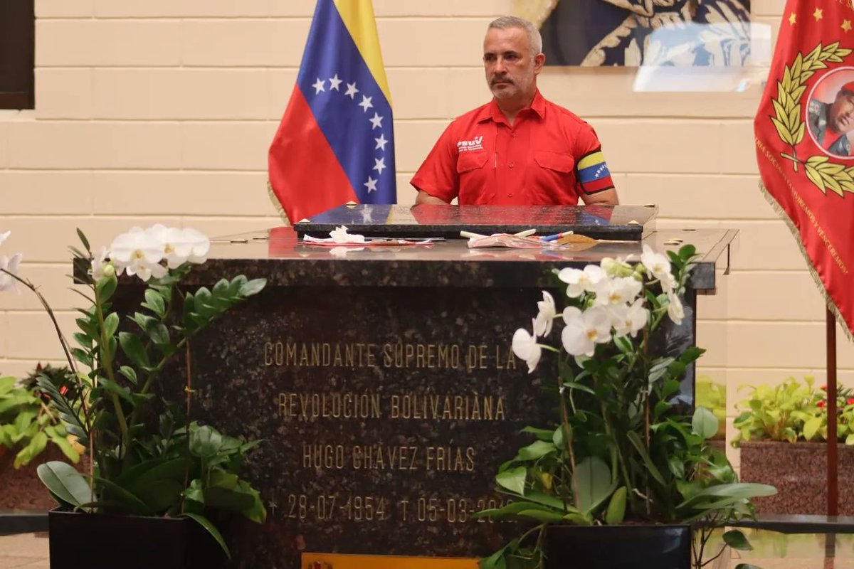 FreddyBernal's tweet image. Hoy el @PSUVTachira rindió  honores al Líder Supremo de la Revolución Bolivariana, a nuestro Comandante Hugo Chávez en el Cuartel de la Montaña. &quot;Juramos ante tu féretro defender la patria y al pueblo que lleva en sus corazones tu fuerza y espíritu valiente&quot;.