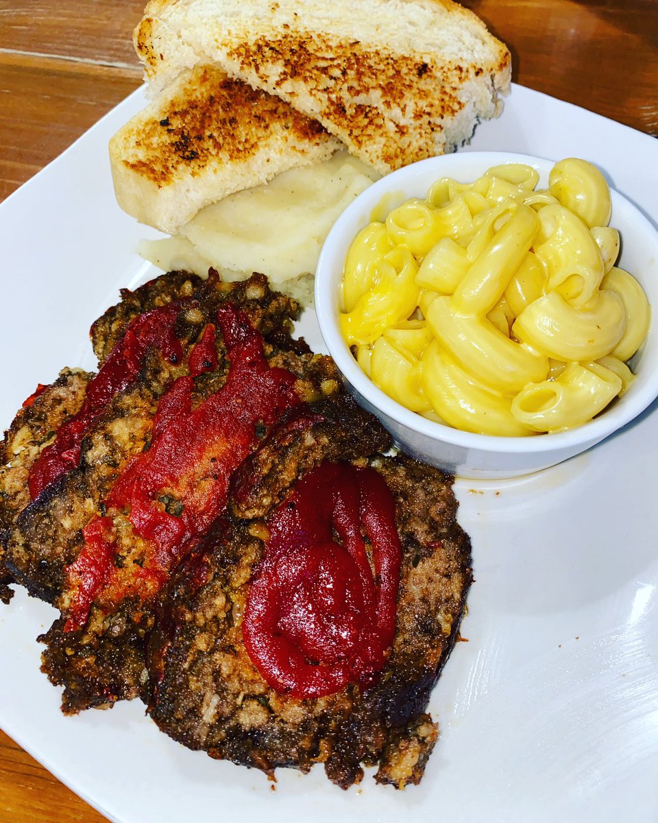 WeslacoShoping's tweet photo. Lunch at Gigiโs in Elsa, Texas. Delicious meat loaf ๐
#food #foodie #foodblogger #foodlover #rgv #texas #meatloaf #macandcheese #mashedpotates #carrotcake #cucumberlemonade https://t.co/APVMOjbmBx