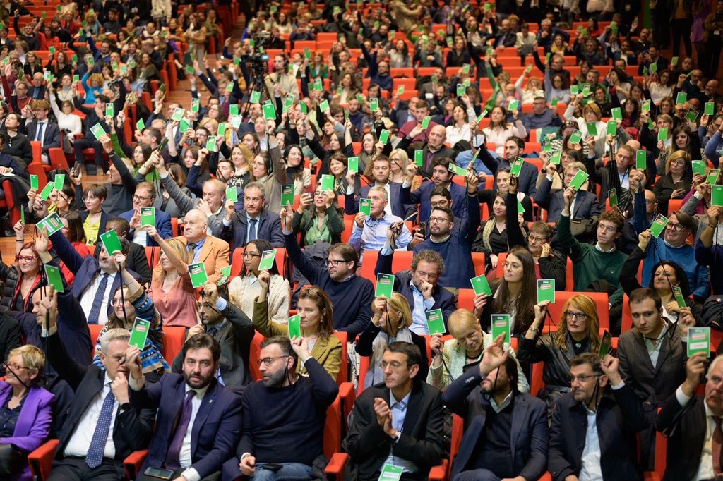 ThisIsBadi's tweet photo. 🤩 Si inizia!
@ellyesse è stata proclamata nuova Segretaria del @pdnetwork.

Scriviamo una nuova storia tutte e tutti insieme!

#assembleanazionalepd 
#EllySchlein https://t.co/GgueH5vPtt
