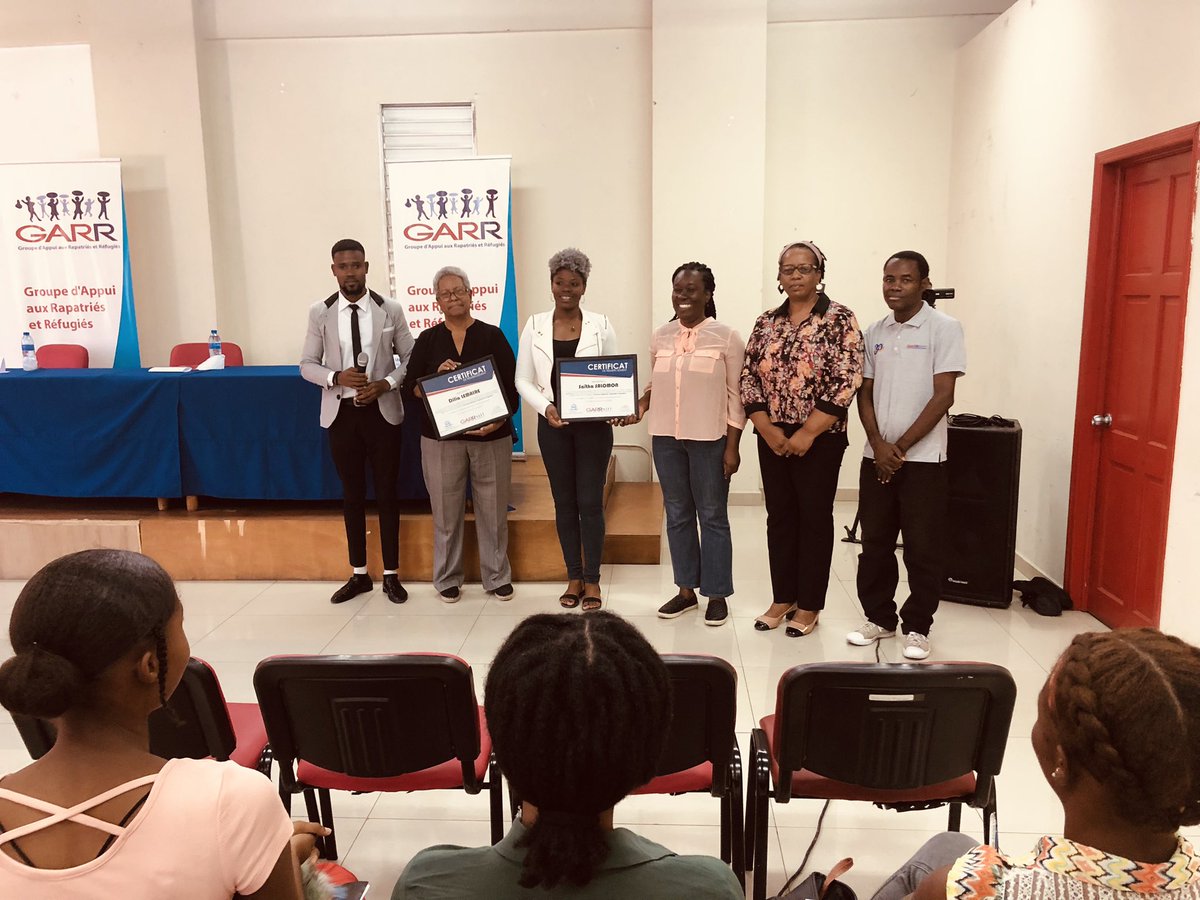 GARRHaiti's tweet photo. 4/6
Sur la même lancée, le jeudi 9 mars 2023, de concert avec l’@UQuisqueyaHaiti et l’association Fòs Jenès, le GARR a lancé un panel de réflexion autour du thème « Femmes haïtiennes, insécurité et migration ». @Institut_ckl @WVHaiti @ONUFemmesHaiti @SOFA_Ayiti @Neges_Mawon https://t.co/S1eQyn9QCw