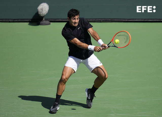 EFEdeportes's tweet photo. 🔥 El chileno Garín da la sorpresa, fulmina a Ruud y vuela a octavos en Indian Wells. #TennisParadise https://t.co/hAo4iYKXO8
