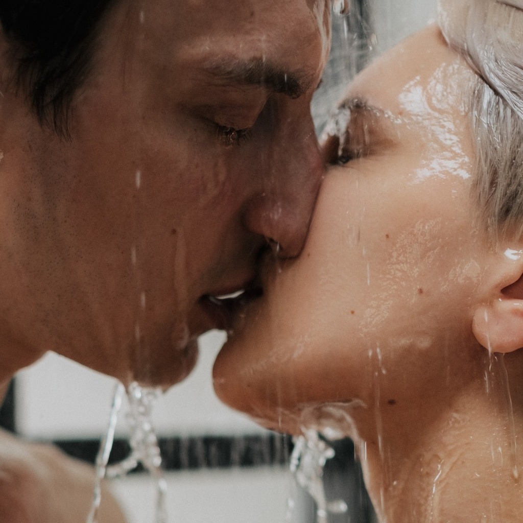 Der beste Start in die Arbeitswoche? Eindeutig mit Montagmorgen-Sex unter der Dusche. Oder wie seht Ihr das? 😉😍

 #gpunkt29 #liveyourpassion #erotik #erotic #liveyourlife #intimacy #eroticshop instagr.am/p/Cps5UmLvYI7/