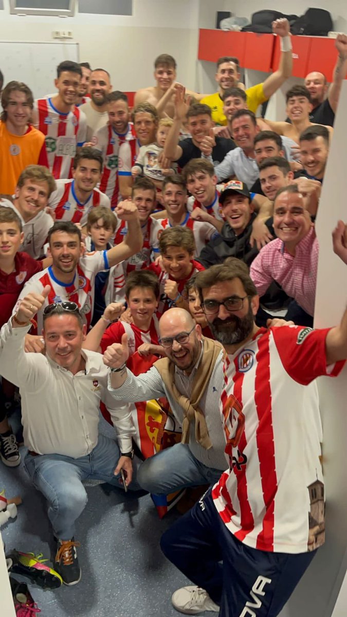 miguemontes9's tweet photo. @UDCTOFICIAL era día grande para el club, afición y todos los que nos importa la situación. Había que ganar y se ha ganado. Gracias de verdad desde el primer hasta el último aliento recibido por esta afición tan hambrienta de fútbol y buenos momentos GRACIAS ❤️⚽️🤍 LO MERECÍAMOS https://t.co/CoKJsJKJiA