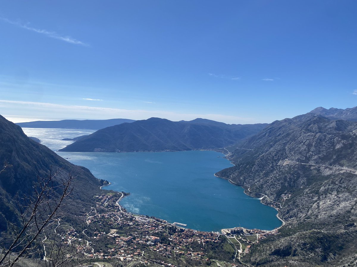 DraganSamardzic's tweet photo. #BokaKotorska ima pješačke staze sa najljepšim vidikovcima.
Ko se nije popeo na #Obosnik, tvrđave #Goražde #Vrmac #SvetiAndrija, #Pestingrad, #SvetiIlija ...ne zna kako izgleda Boka.
Fotke sa staze Ledenice-Vranovo brdo: https://t.co/ZfX1dPVZ07