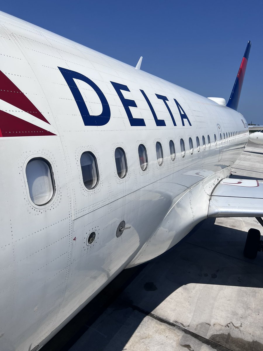 RBJohnsonII's tweet image. Thanks again for the 3-hour delay today @Delta your gate agents at EYW might be the most inefficient and tone deaf in the history of ever.