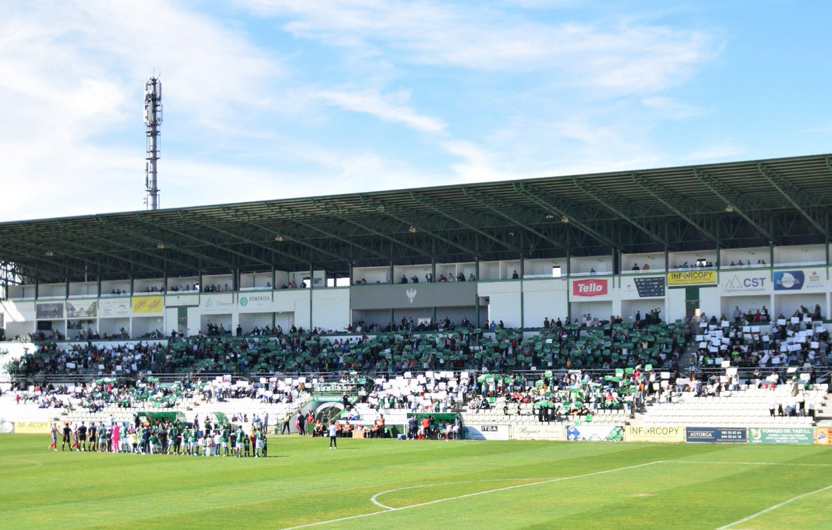 🫂 AFICIÓN | Éxito rotundo en el Día del Abonado, con más de tres mil personas en el Salto del Caballo.

🙌🏼 ¡Gracias a todos los que lo hicieron posible! 🙌🏼

🔗 bit.ly/405m5zy

#SiempreCDToledo 💚⚪️