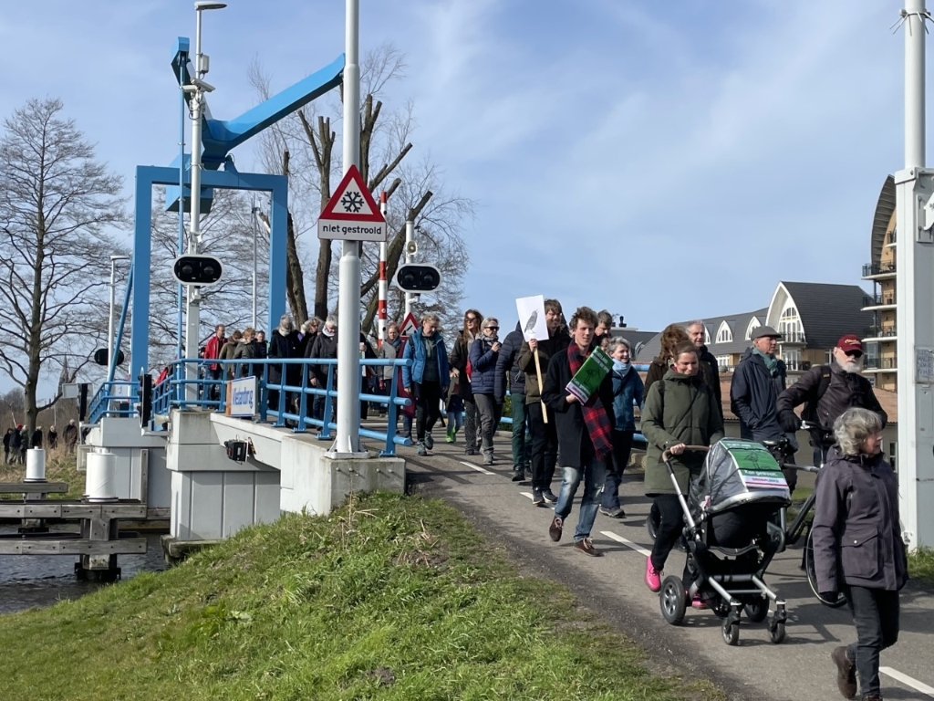Demonstratie 'Vlietland moet groen en open blijven' -  voorschotensekrant.nl/l/25333