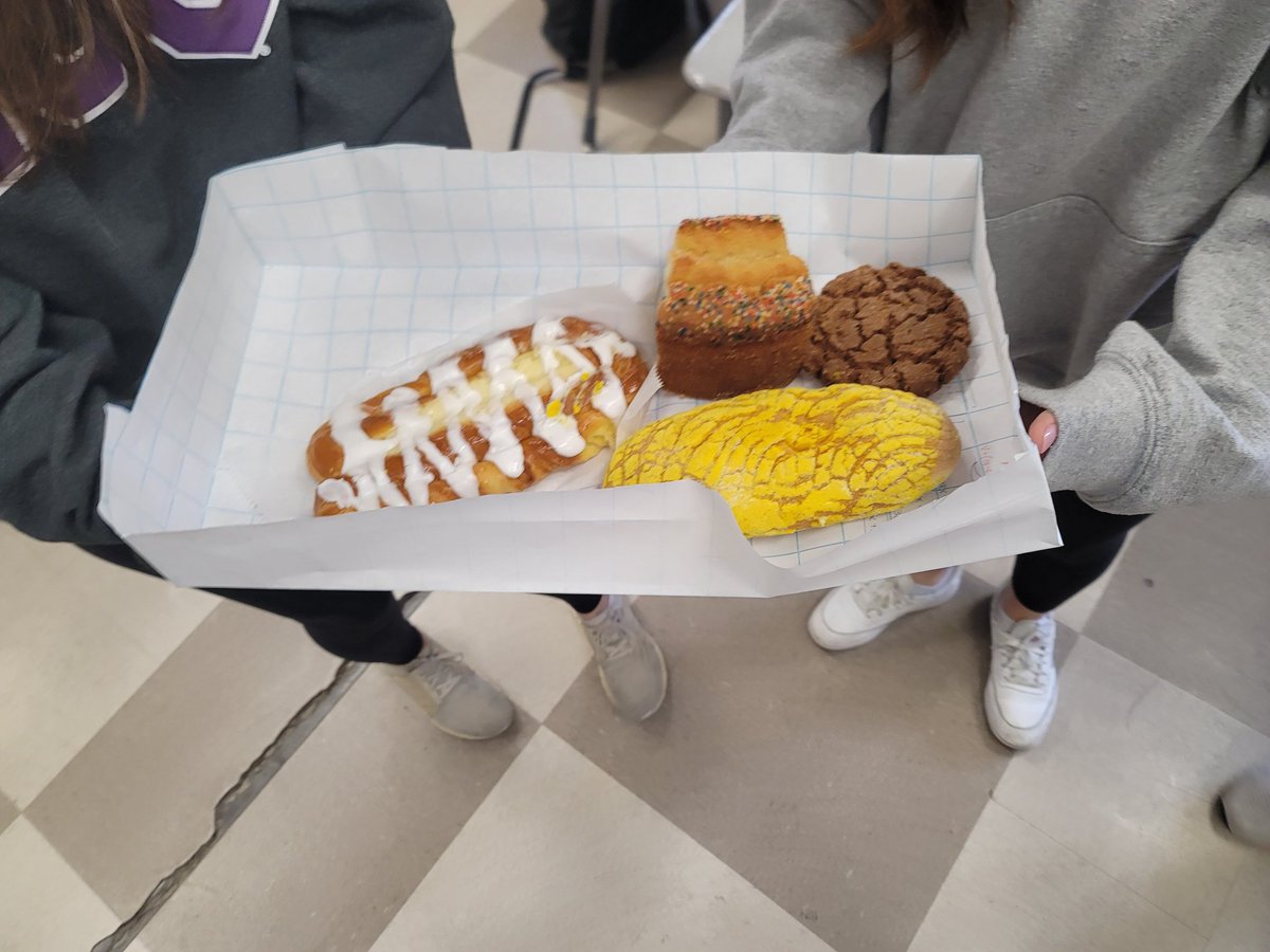 el_math_maestro's tweet image. Optimization: making bread trays out of rectangles. #Calculus #SpringBreakFun #IBMathAI