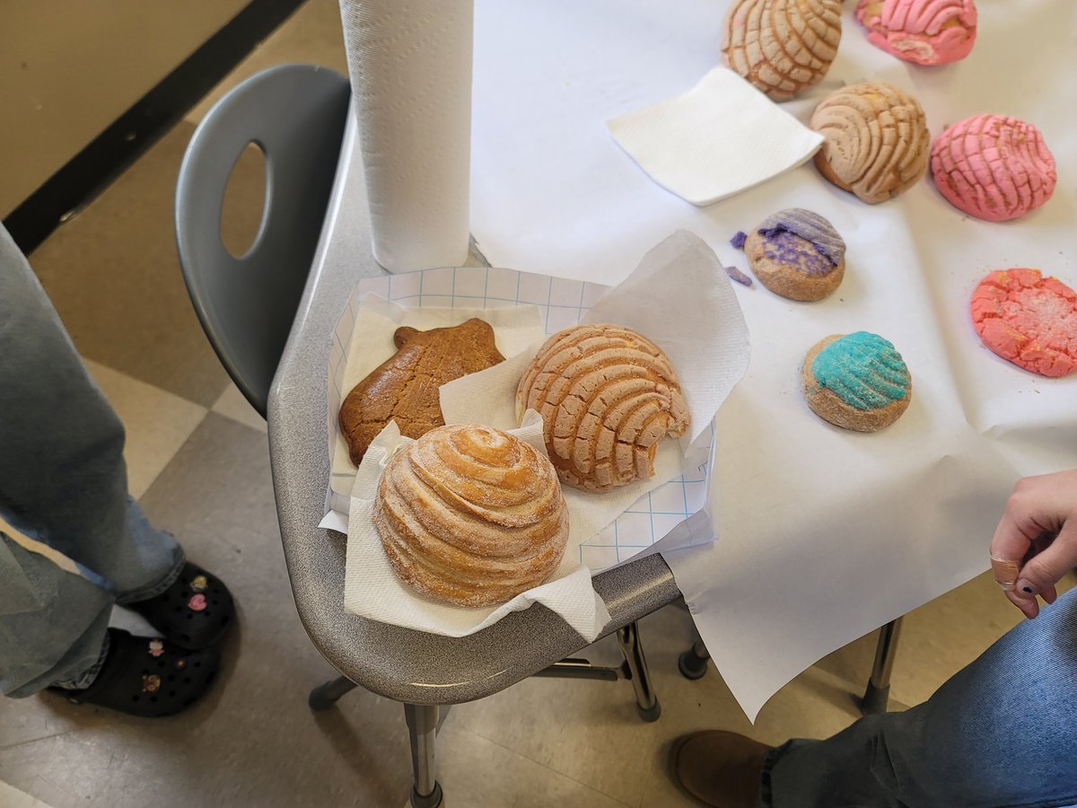 el_math_maestro's tweet image. Optimization: making bread trays out of rectangles. #Calculus #SpringBreakFun #IBMathAI