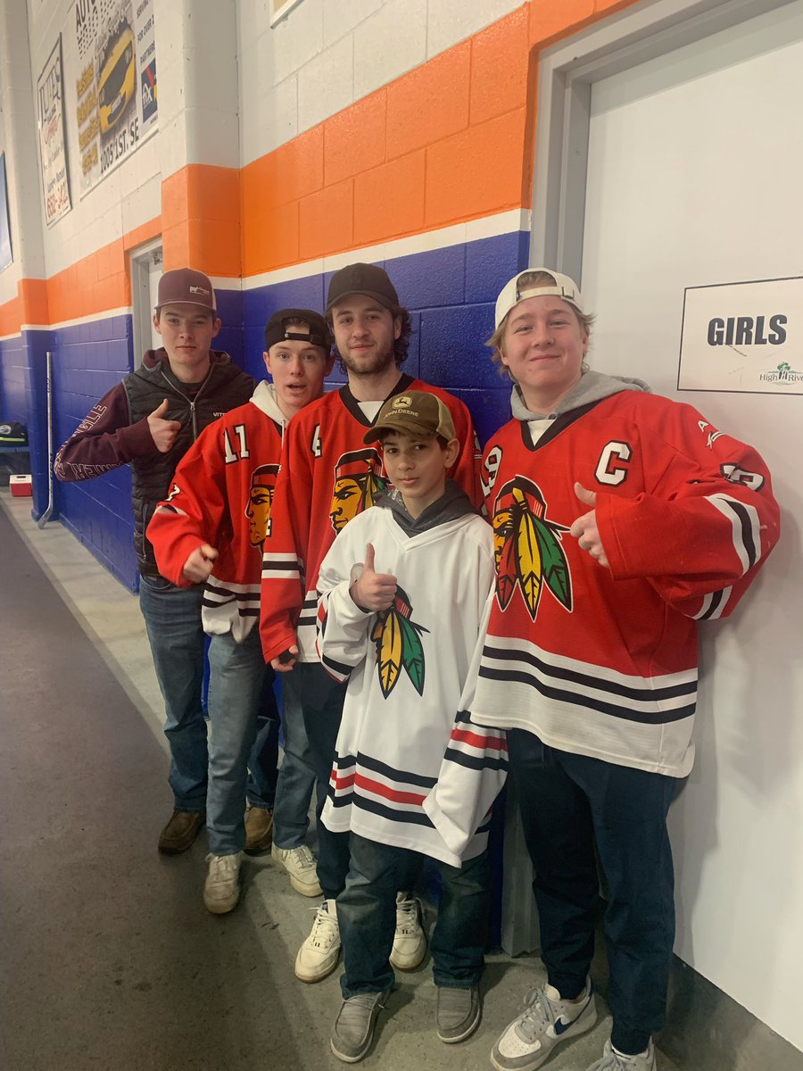 We have some Chiefs alumni come and cheer for the boys!  ❤️🖤