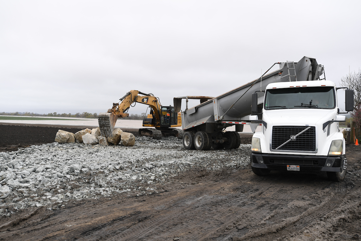 CA_DWR's tweet photo. DWR flood fight specialists and the Division of Engineering are working with #MontereyCounty to support the emergency work on the #leveebreak. https://t.co/pBX7cE014T