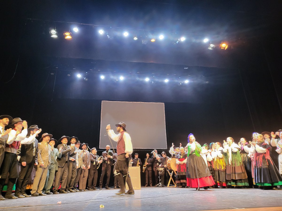 regades's tweet photo. 25 aniversario de “O Fiadeiro" no Teatro @Afundacion_org https://t.co/7axsJL55SA