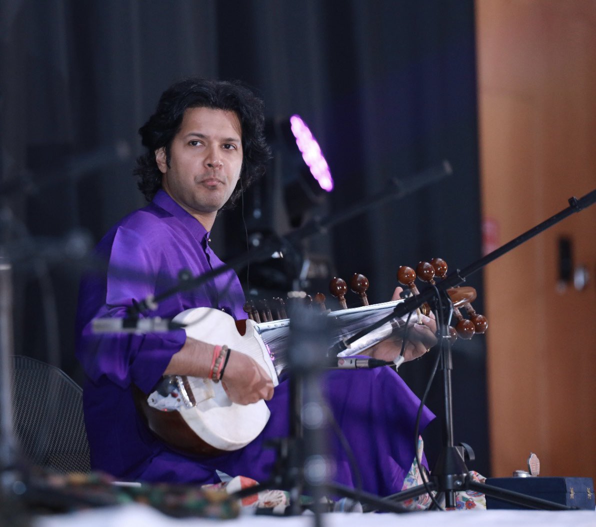 AAKSarod's tweet image. Concert today in Kuwait for Indian Business and Professional Council at GUST University Auditorium. It was an honour to have India's Ambassador to Kuwait Dr. Adarsh Swaika with us at the concert. #sarod #kuwaitcity #indiainkuwait @indembkwt @AmaanAliBangash @AyaanAliBangash