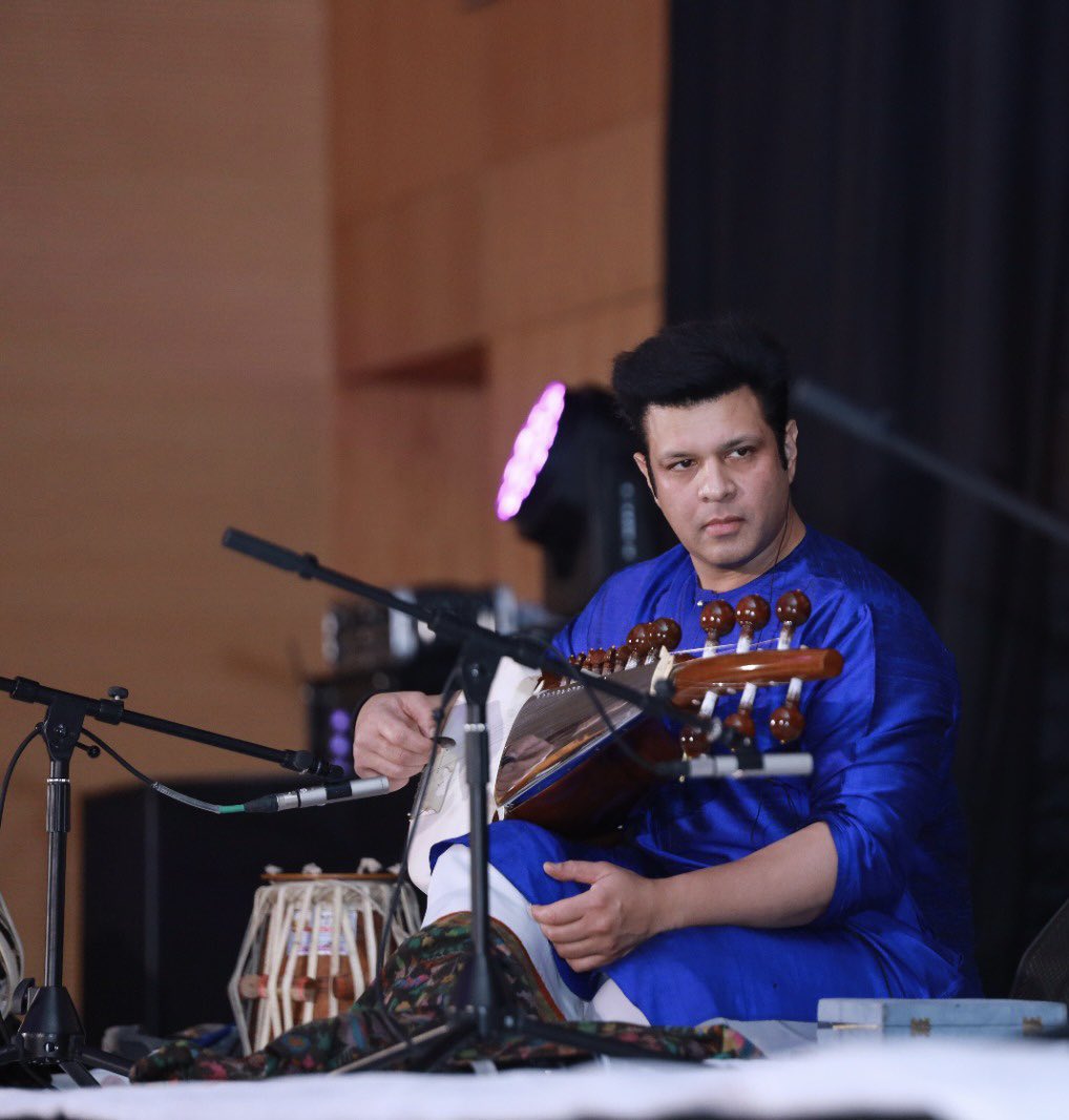 AAKSarod's tweet image. Concert today in Kuwait for Indian Business and Professional Council at GUST University Auditorium. It was an honour to have India's Ambassador to Kuwait Dr. Adarsh Swaika with us at the concert. #sarod #kuwaitcity #indiainkuwait @indembkwt @AmaanAliBangash @AyaanAliBangash