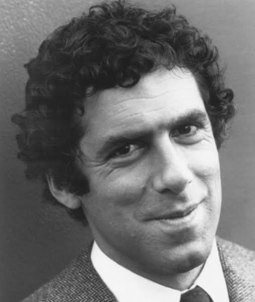 First movie or series you think of? 

#ElliottGould